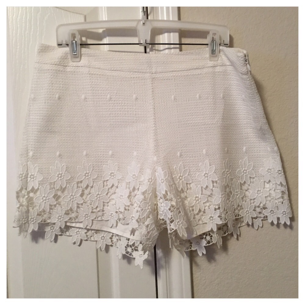 NWOT Ann Taylor White Lace Trim Shorts - Picture 2 of 11
